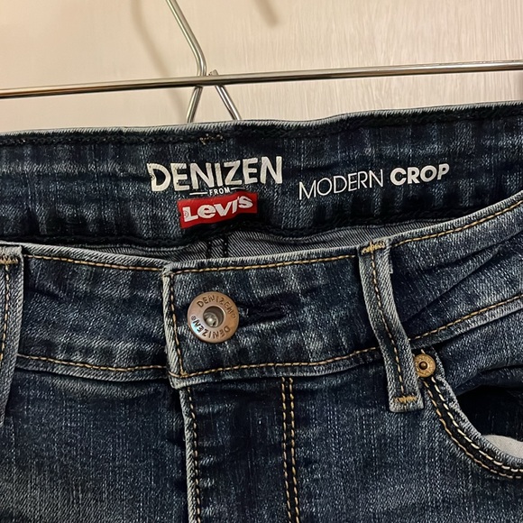 Denizen from Levi’s Dark Wash Modern Crop Jean (Size 6) - Picture 5 of 6